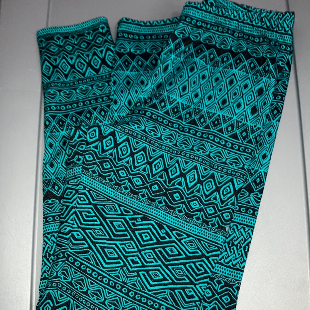 Black and aqua leggings